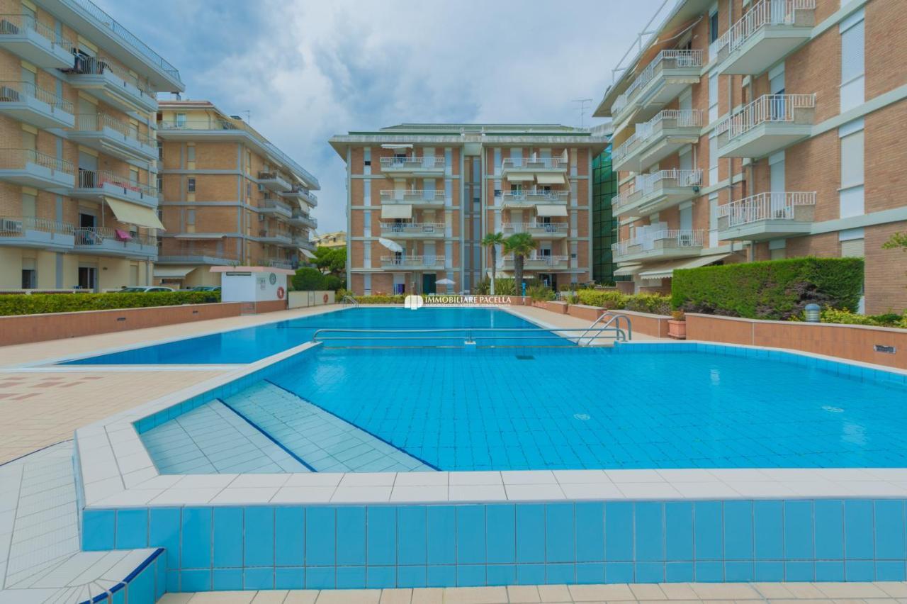 Residence Puerto Del Sol Immobiliare Pacella Лидо ди Йезоло Екстериор снимка
