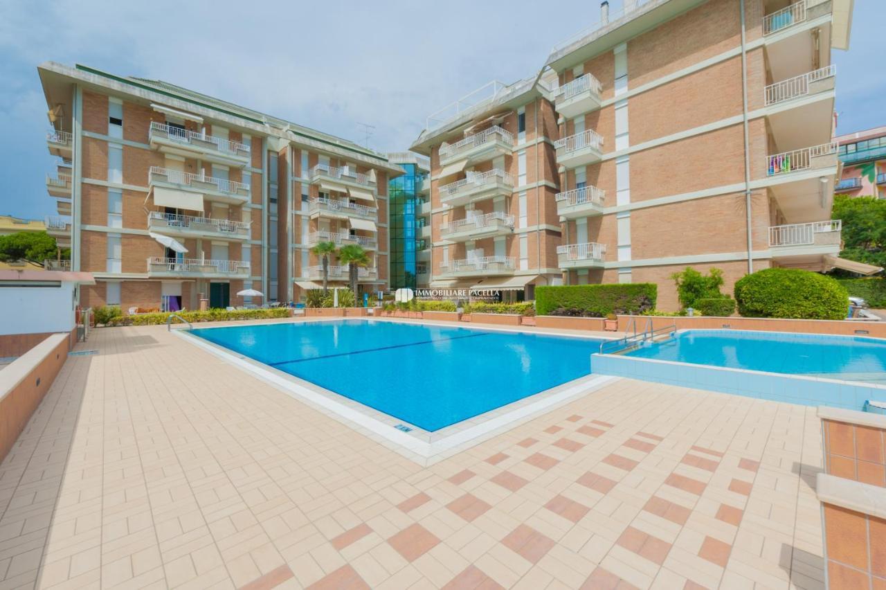 Residence Puerto Del Sol Immobiliare Pacella Лидо ди Йезоло Екстериор снимка